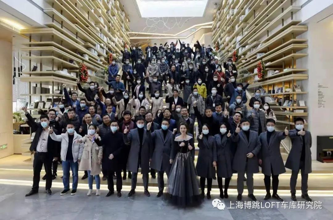 沈阳全国一百多人在华侨城汉口道6号参观研讨LOFT专利车库技术！